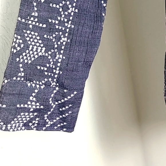 Fred David Blue & White Patterned Top, Size XL - Picture 6 of 12